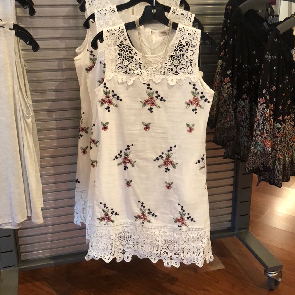 Miss Kelly 1999 White Dress w/ Floral Embroidere